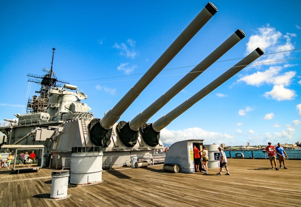 USS-Missouri-Deck-Guns-and-Visitors-Pearl-Harbor-Oahu-1030x708-1.jpg